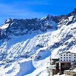 Lo Stambecco Hotel 3*